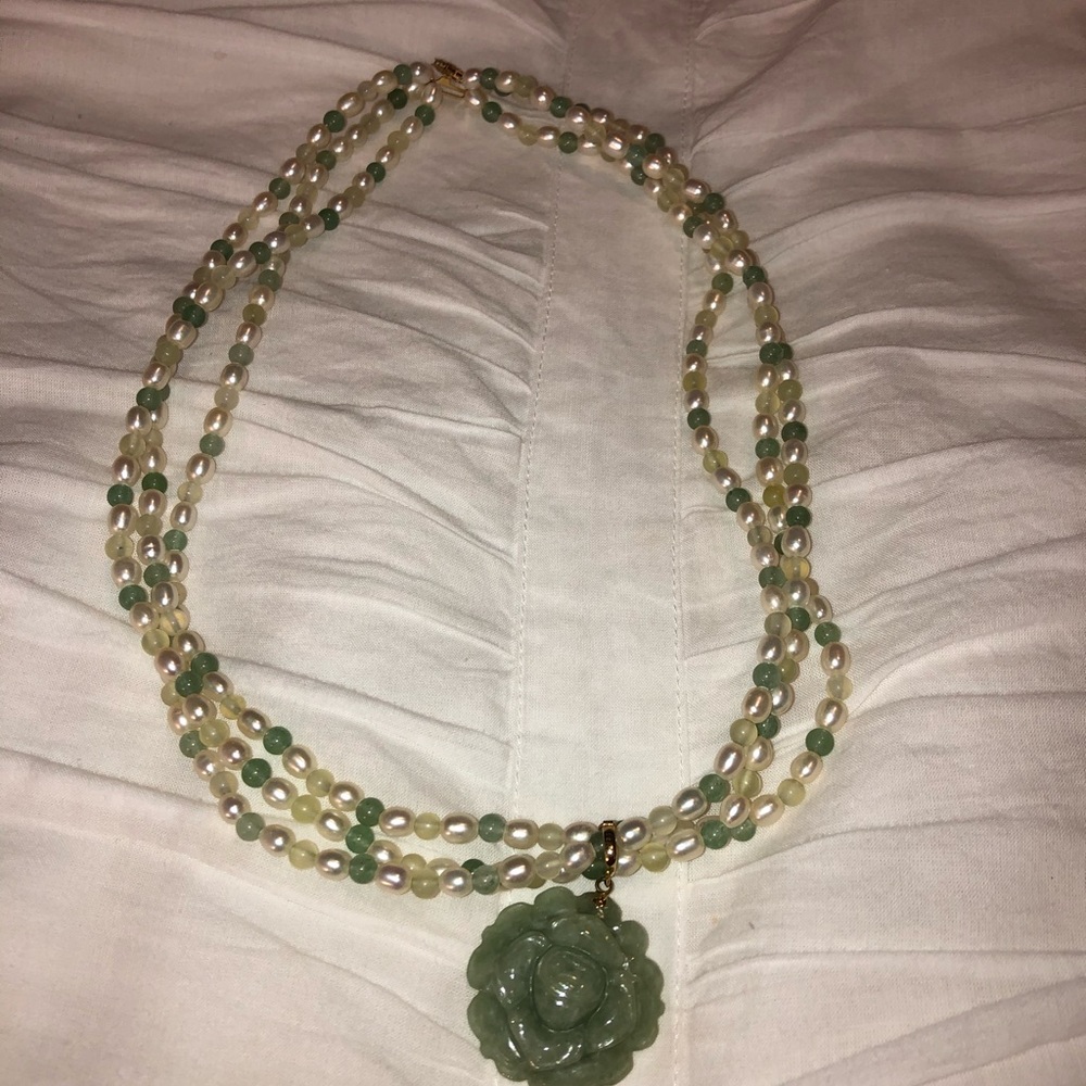 Pearl and jade necklace w 14kt gold lobster clasp